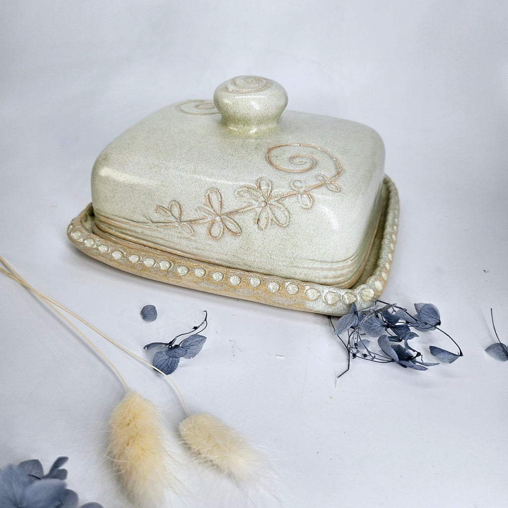 InnovaTON Butterdose Creme/Beige – Ein Kunstwerk für Ihre Küche