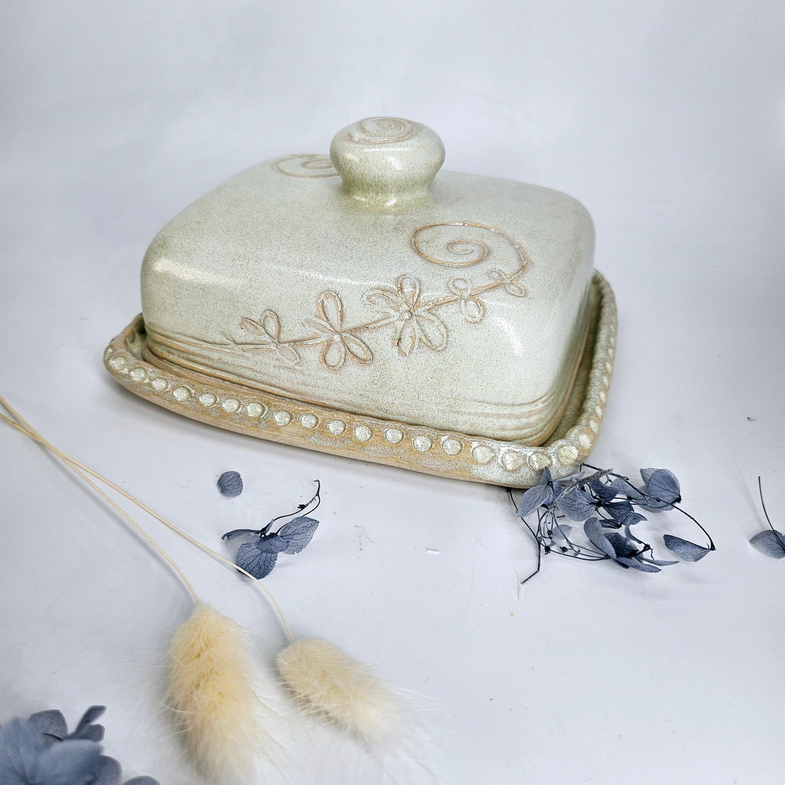 InnovaTON Butterdose Creme/Beige – Ein Kunstwerk für Ihre Küche