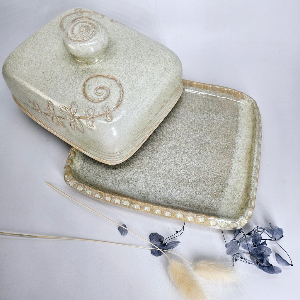 InnovaTON Butterdose Creme/Beige – Ein Kunstwerk für Ihre Küche