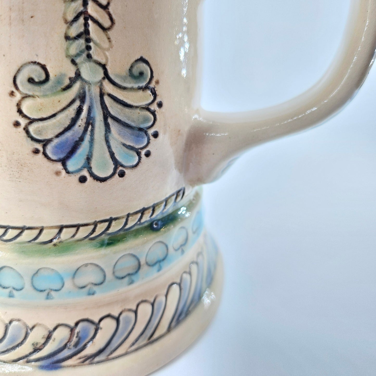 TradiTon Bierkrug bunt mit historischem Dekor
