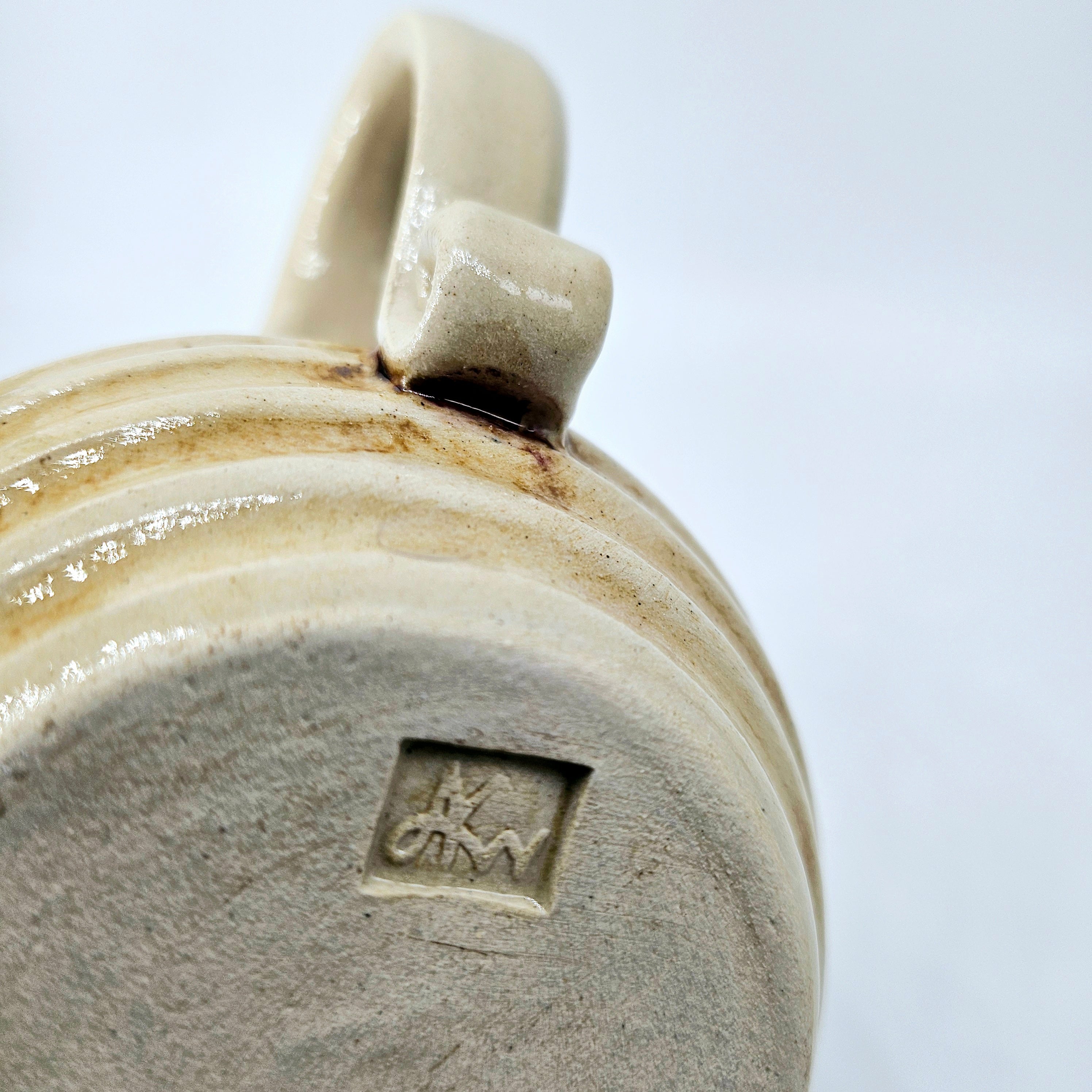 TradiTon Bauchtasse mit Stempeldekor