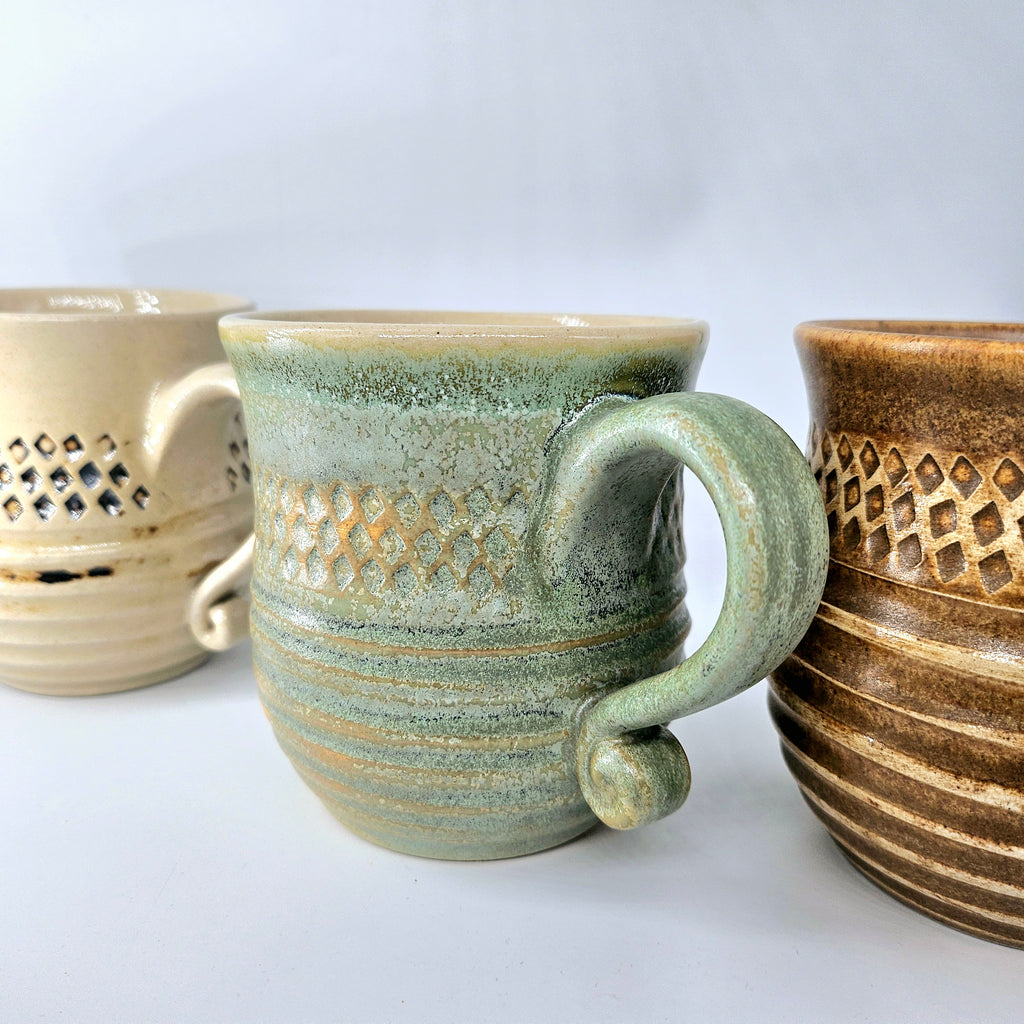 TradiTon Bauchtasse mit Stempeldekor