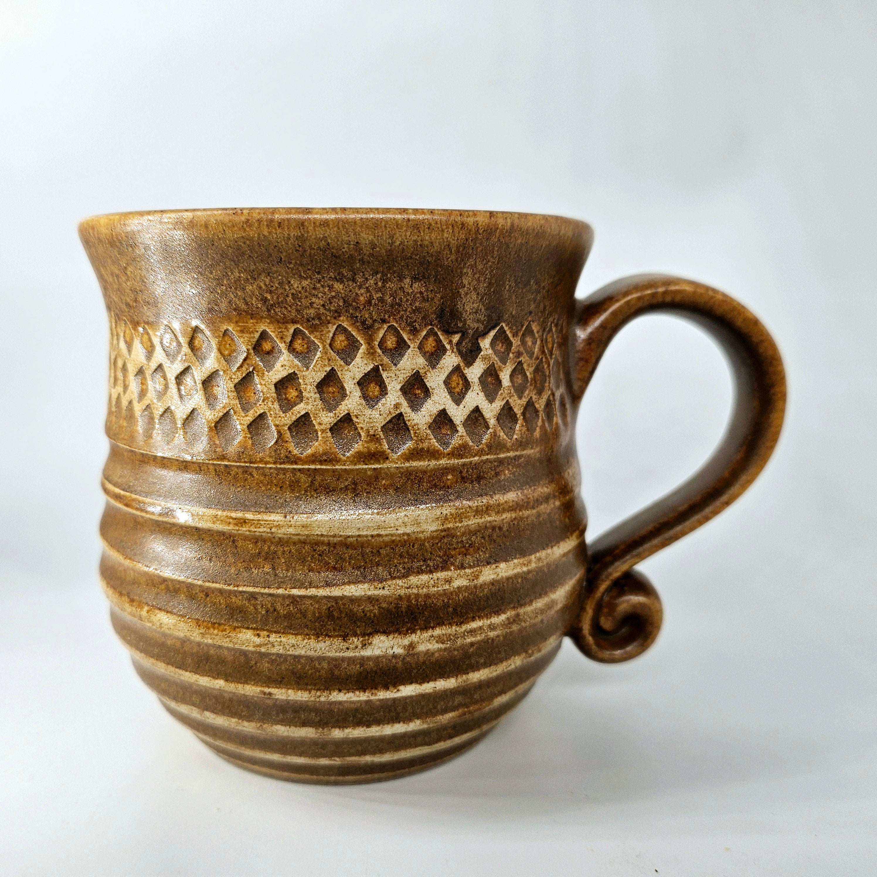 TradiTon Bauchtasse mit Stempeldekor