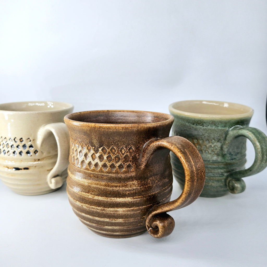 TradiTon Bauchtasse mit Stempeldekor