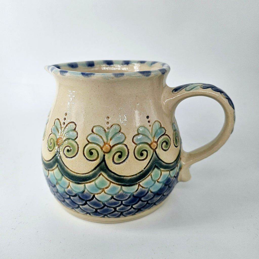 TradiTON Milchkrug mit historischem Dekor bestehend aus Palmetten und Fischschuppen