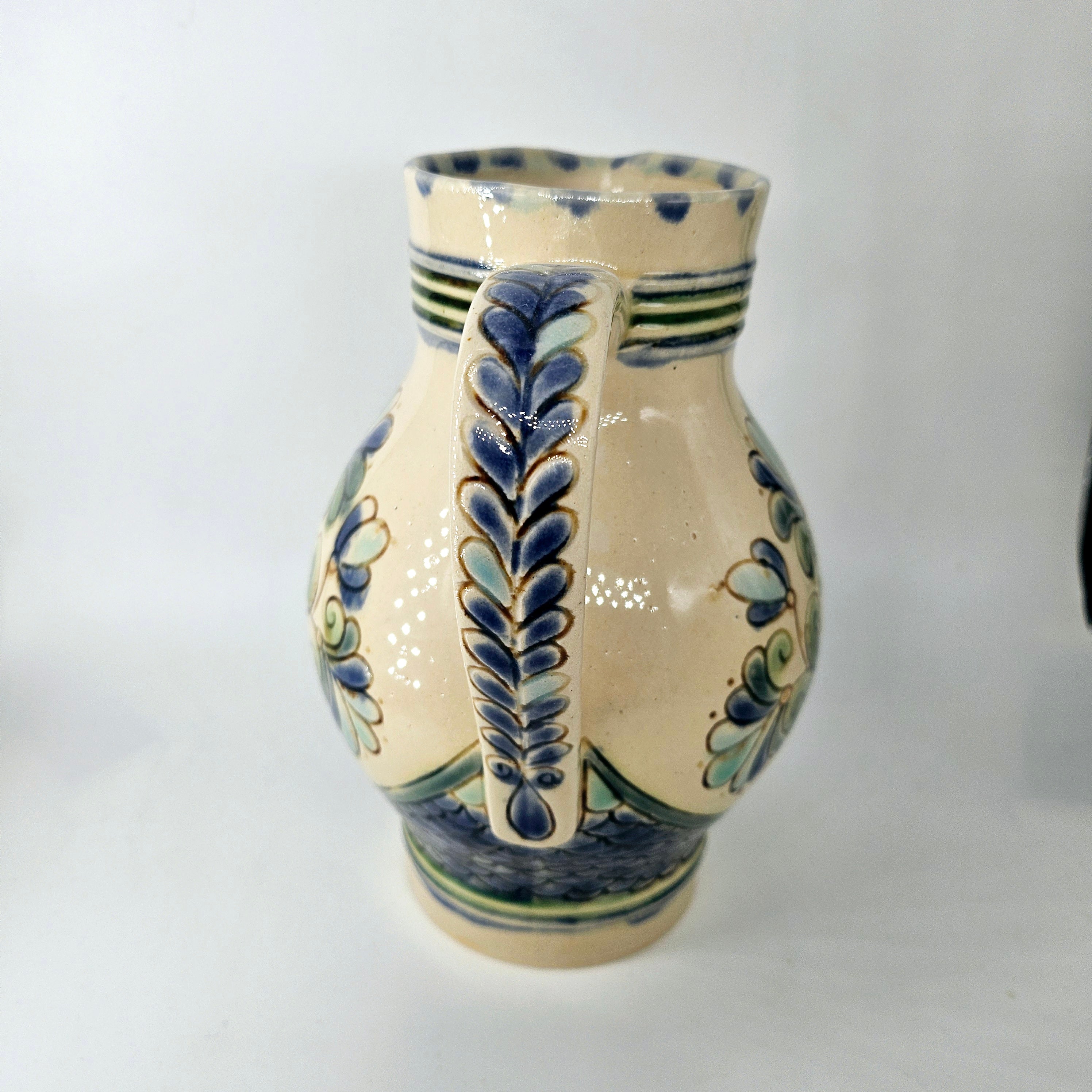 TradiTon Wasserkrug mit historischem Dekor