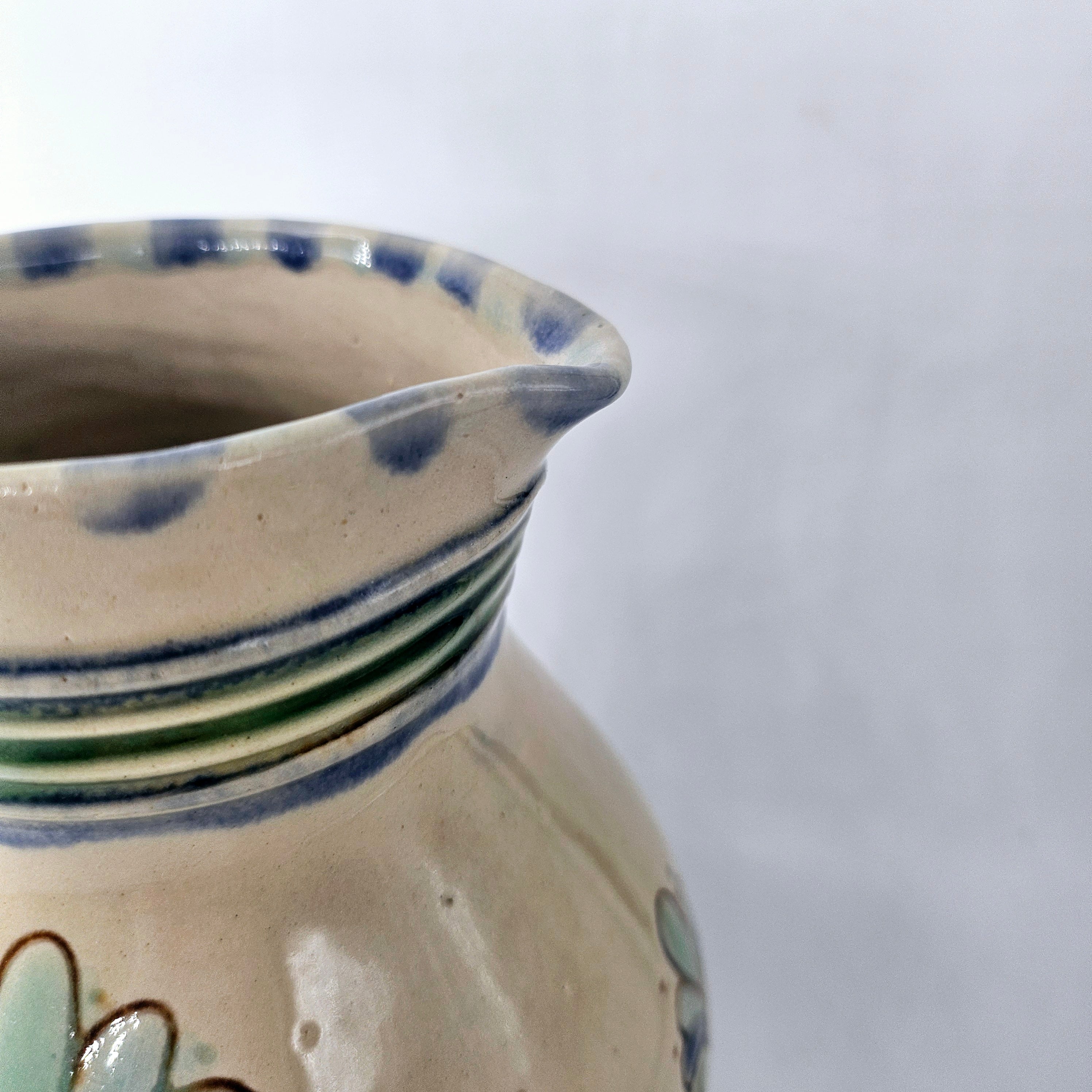 TradiTon Wasserkrug mit historischem Dekor