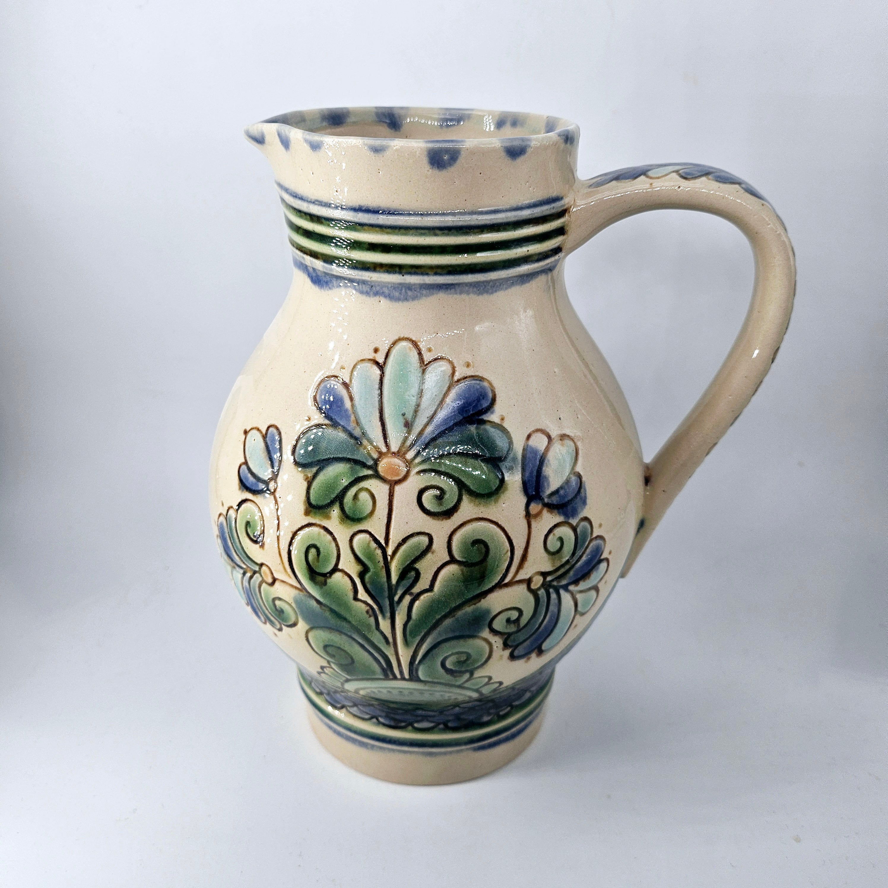 TradiTon Wasserkrug mit historischem Dekor