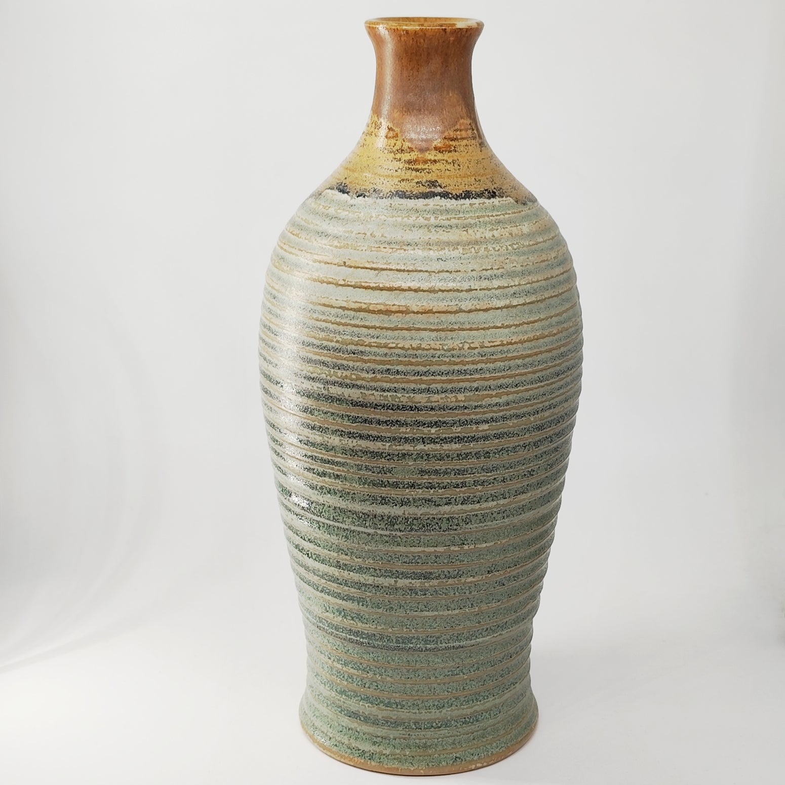 InnovaTon Vase mit Liniengravur Handgemacht