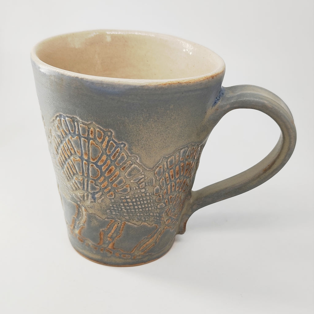 InspiraTon Tasse handgemacht mit Klöppelspitzen Dekor