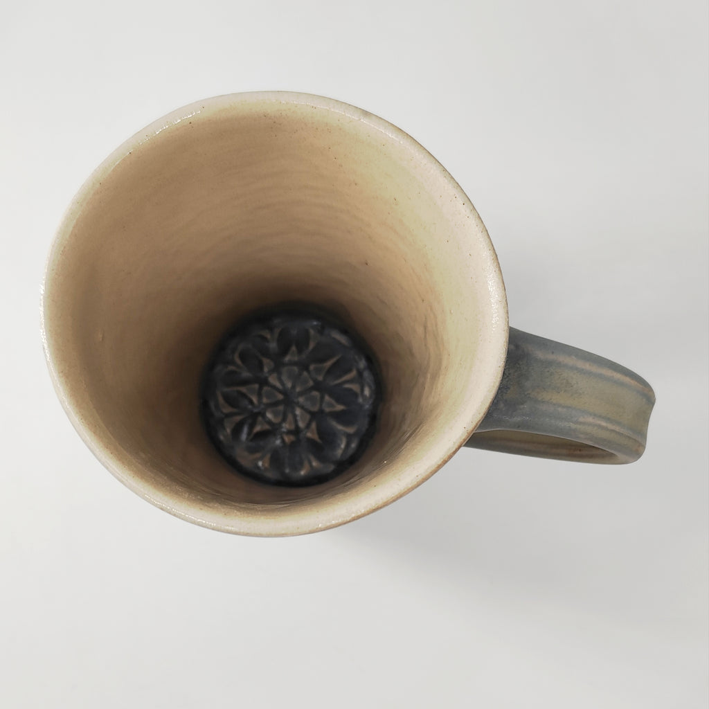 InspiraTon Tasse handgemacht mit Klöppelspitzen Dekor