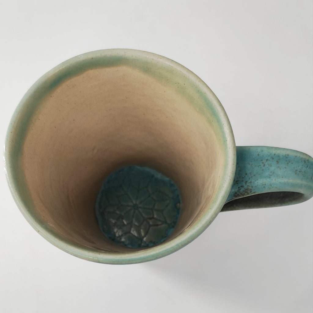InspiraTon Tasse handgemacht mit Klöppelspitzen Dekor