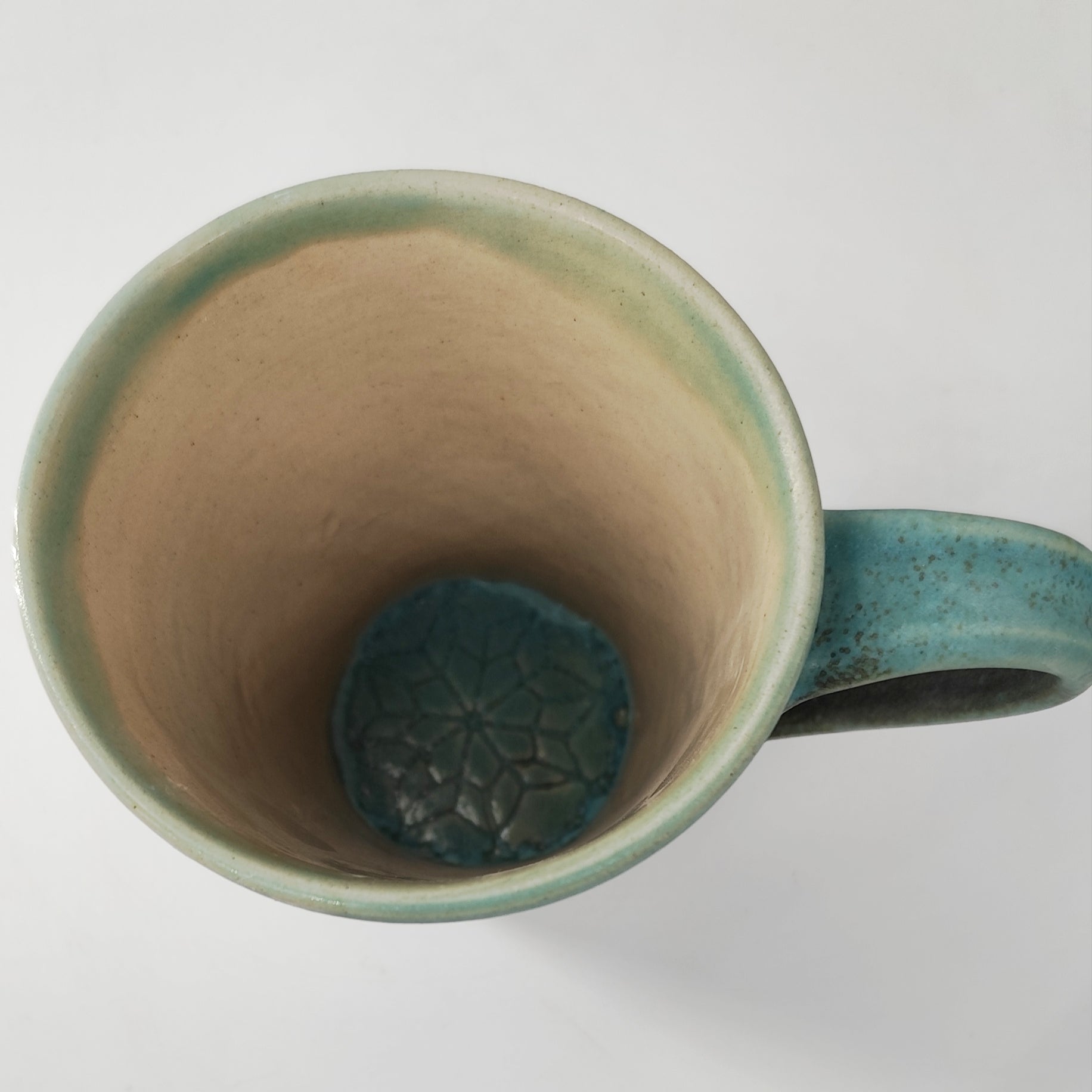 InspiraTon Tasse handgemacht mit Klöppelspitzen Dekor