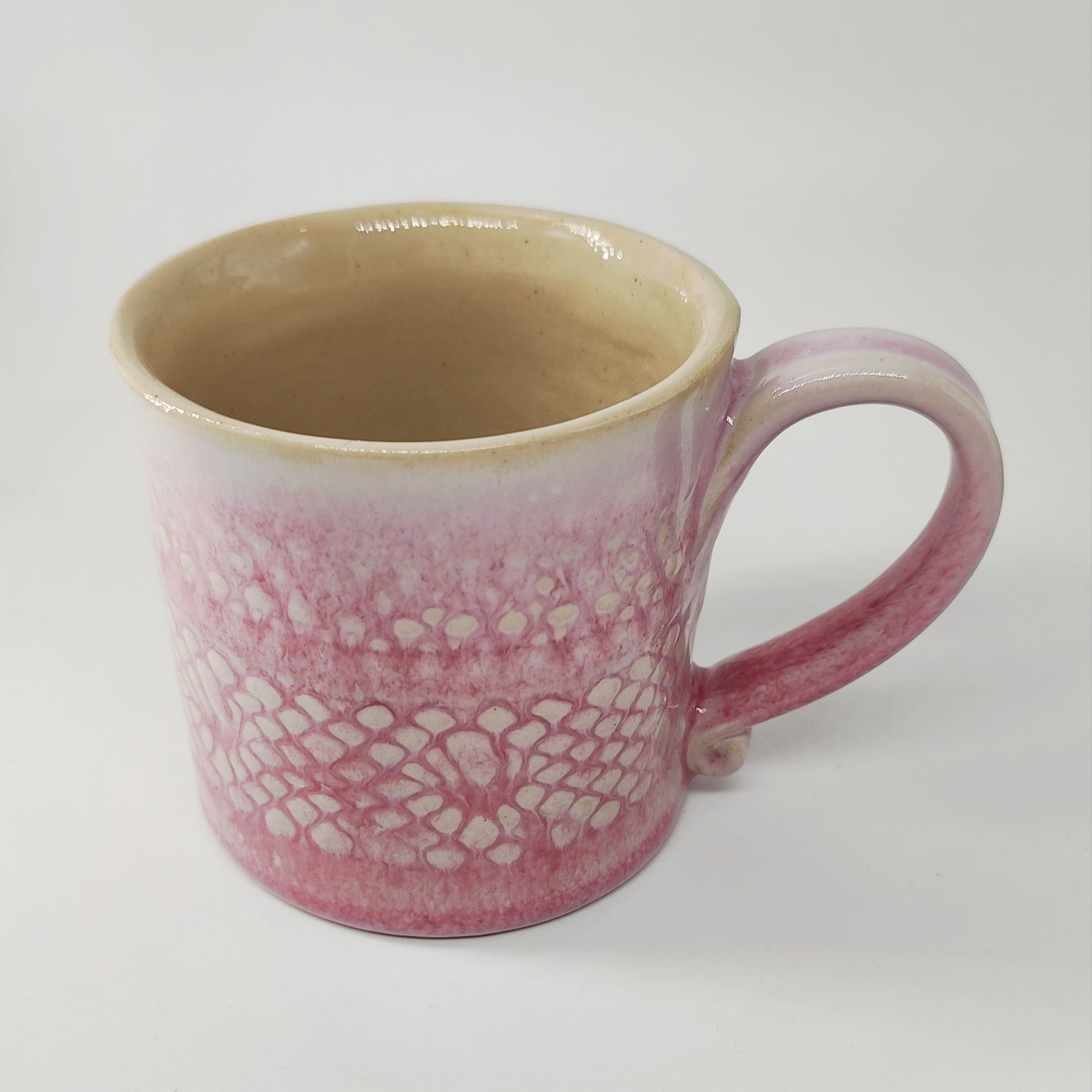 InspiraTON Tasse handgemacht mit Klöppelspitzen Dekor