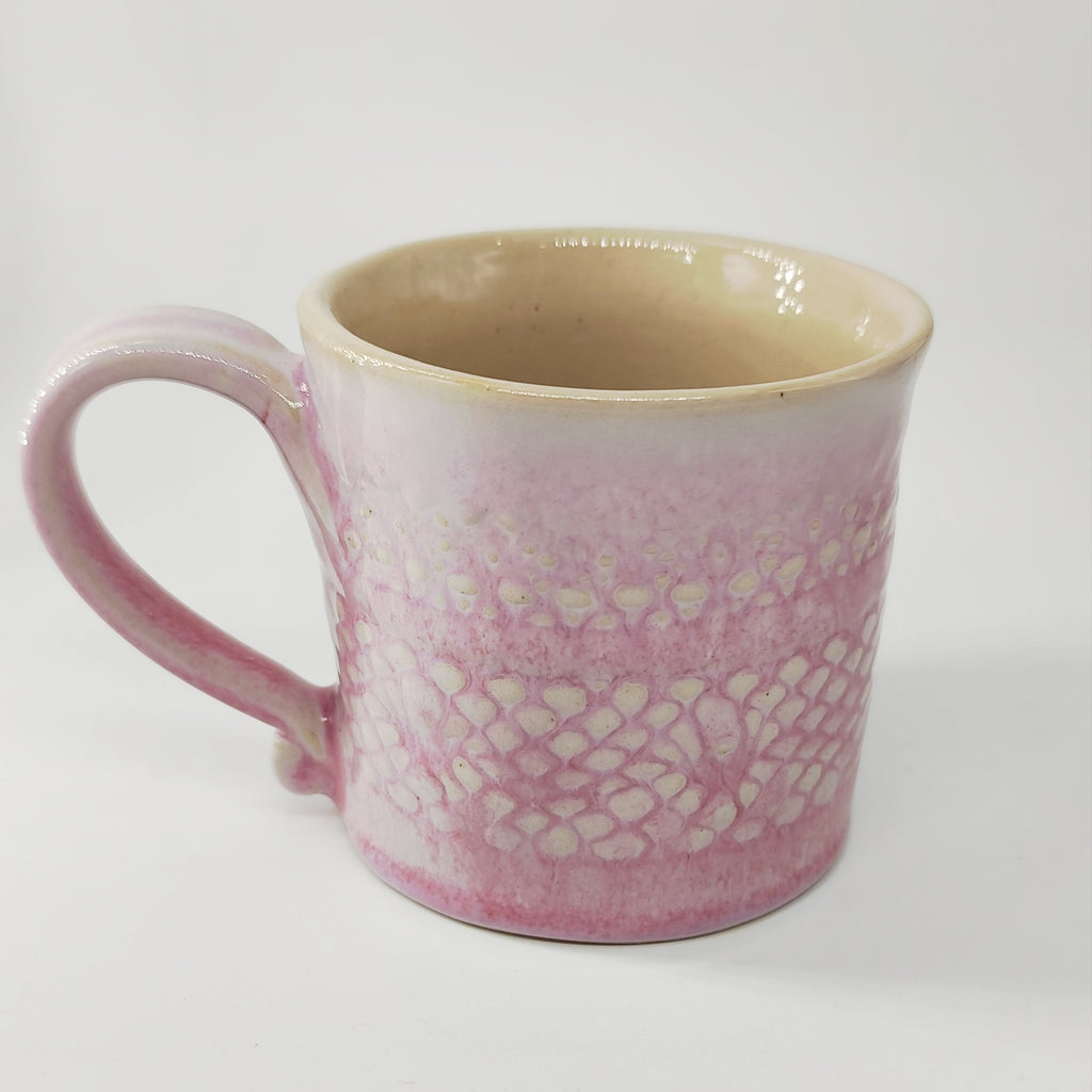 InspiraTON Tasse handgemacht mit Klöppelspitzen Dekor