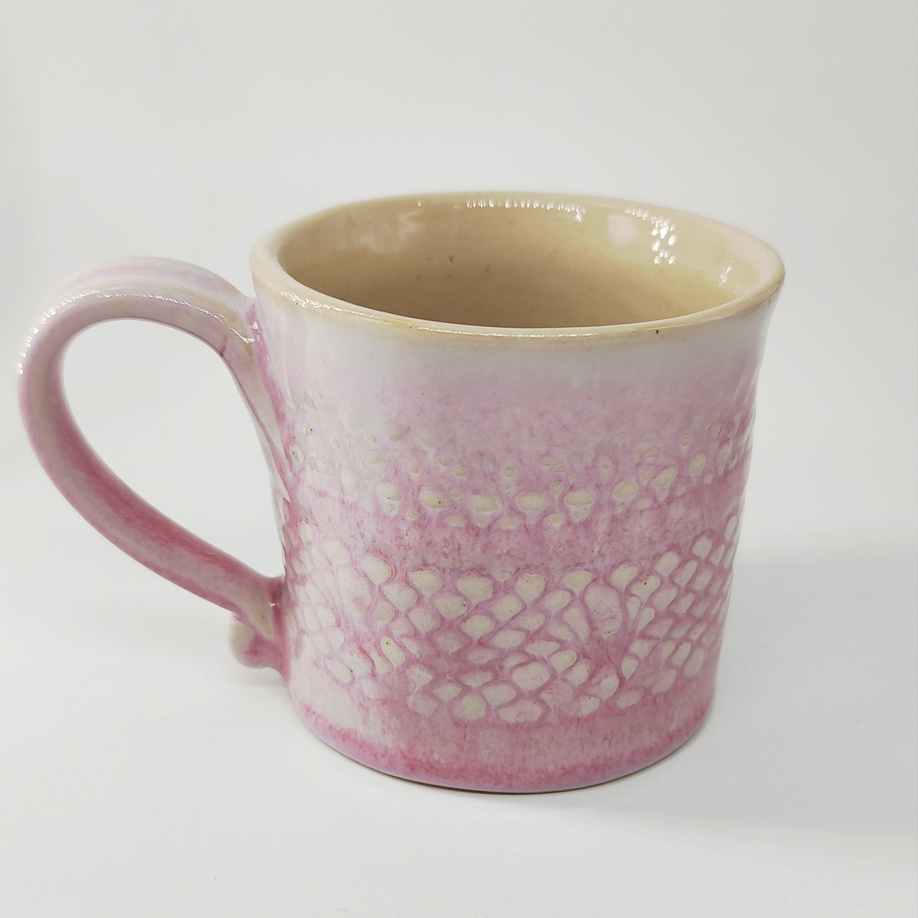 InspiraTON Tasse handgemacht mit Klöppelspitzen Dekor