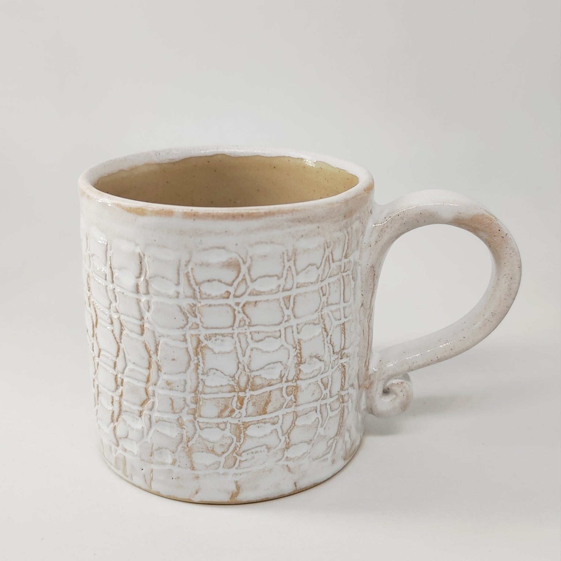 InspiraTON Tasse handgemacht mit Klöppelspitzen Dekor