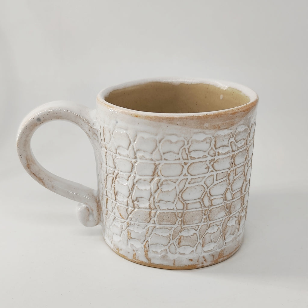 InspiraTON Tasse handgemacht mit Klöppelspitzen Dekor