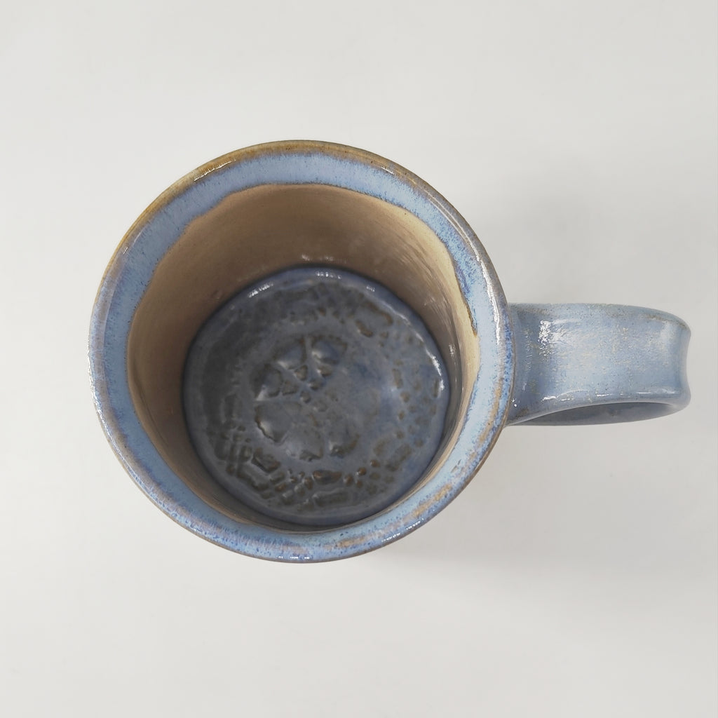 InspiraTON Tasse handgemacht mit Klöppelspitzen Dekor