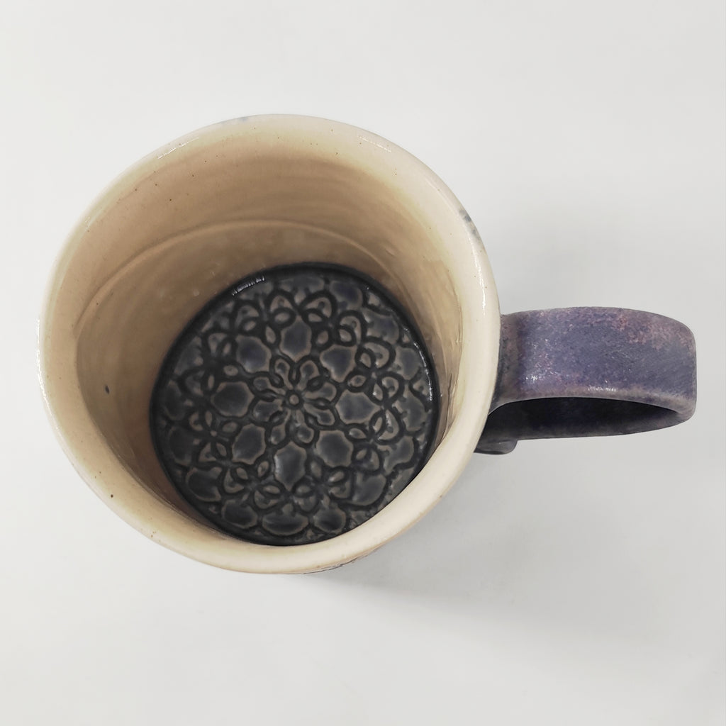 InspiraTON Tasse handgemacht mit Klöppelspitzen Dekor