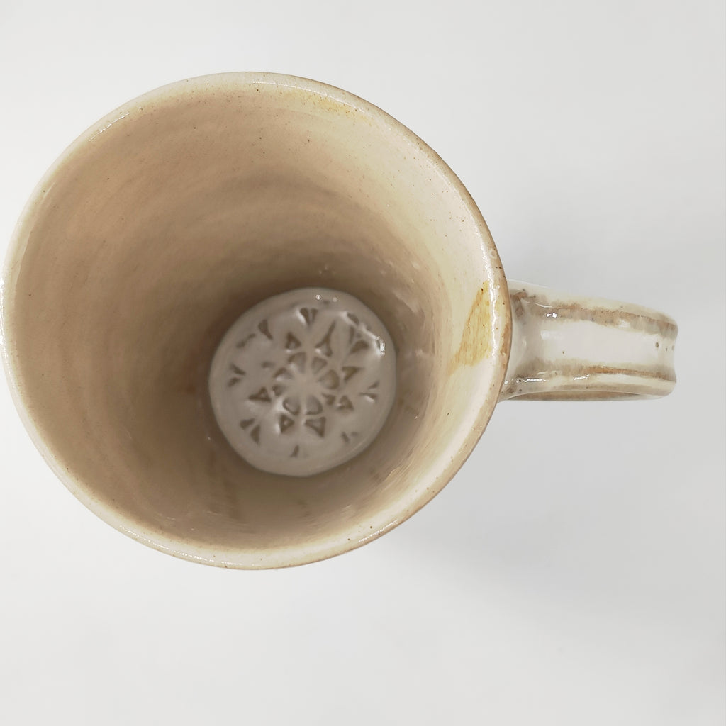 InspiraTon Tasse handgemacht mit Klöppelspitzen Dekor