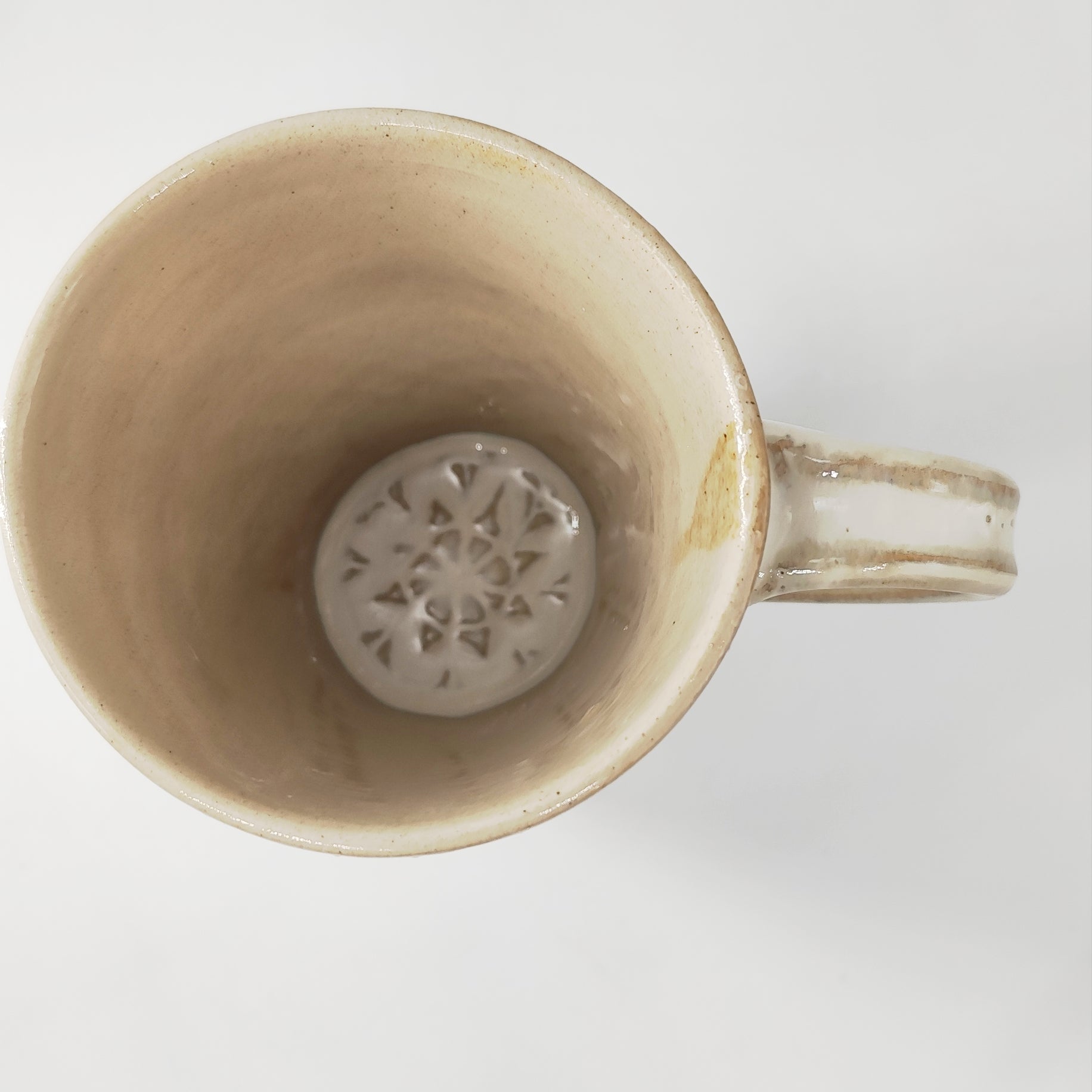 InspiraTon Tasse handgemacht mit Klöppelspitzen Dekor