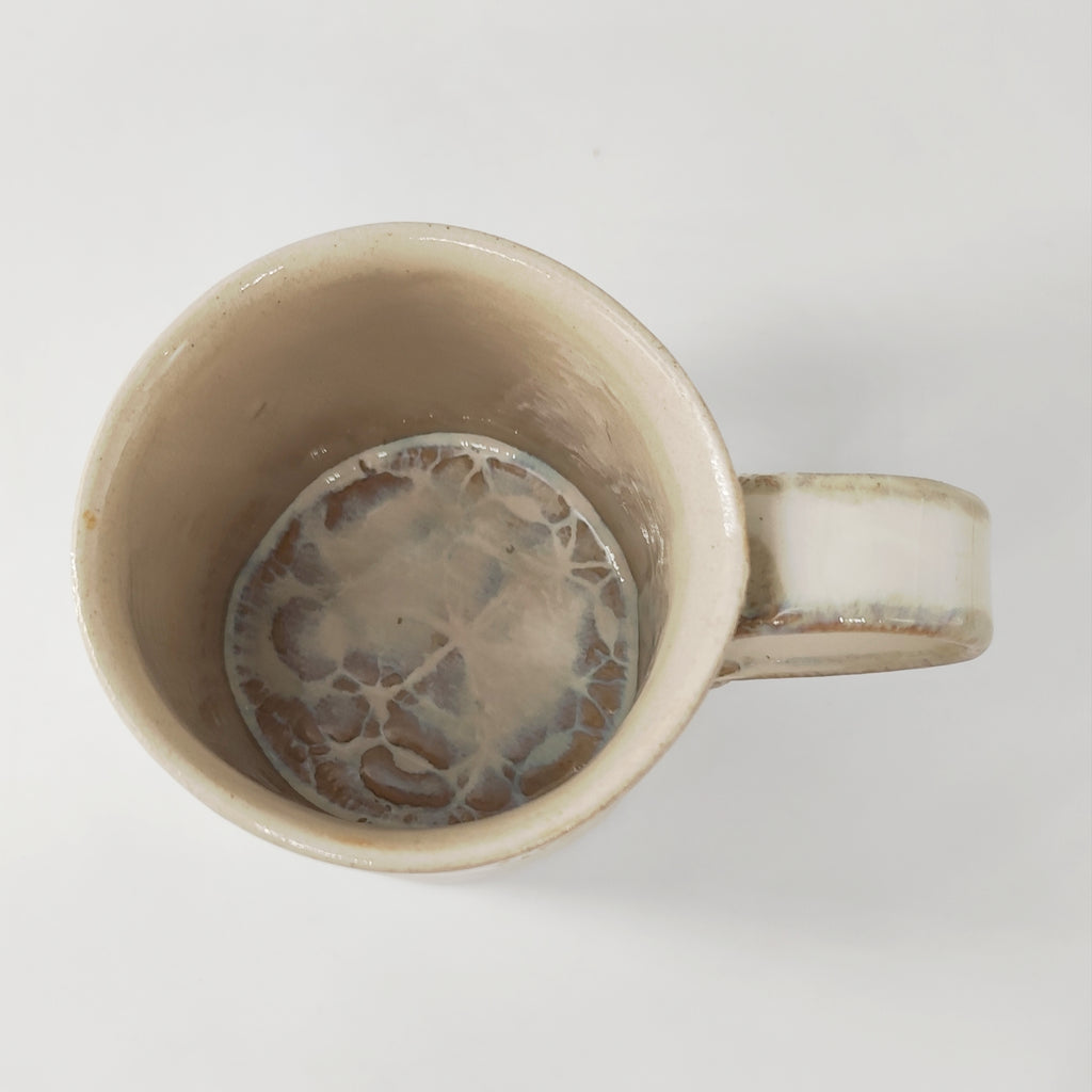 InspiraTON Tasse handgemacht mit Klöppelspitzen Dekor