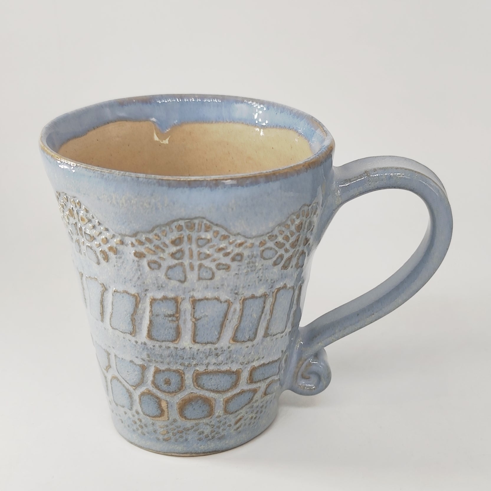 InspiraTon Tasse handgemacht mit Klöppelspitzen Dekor