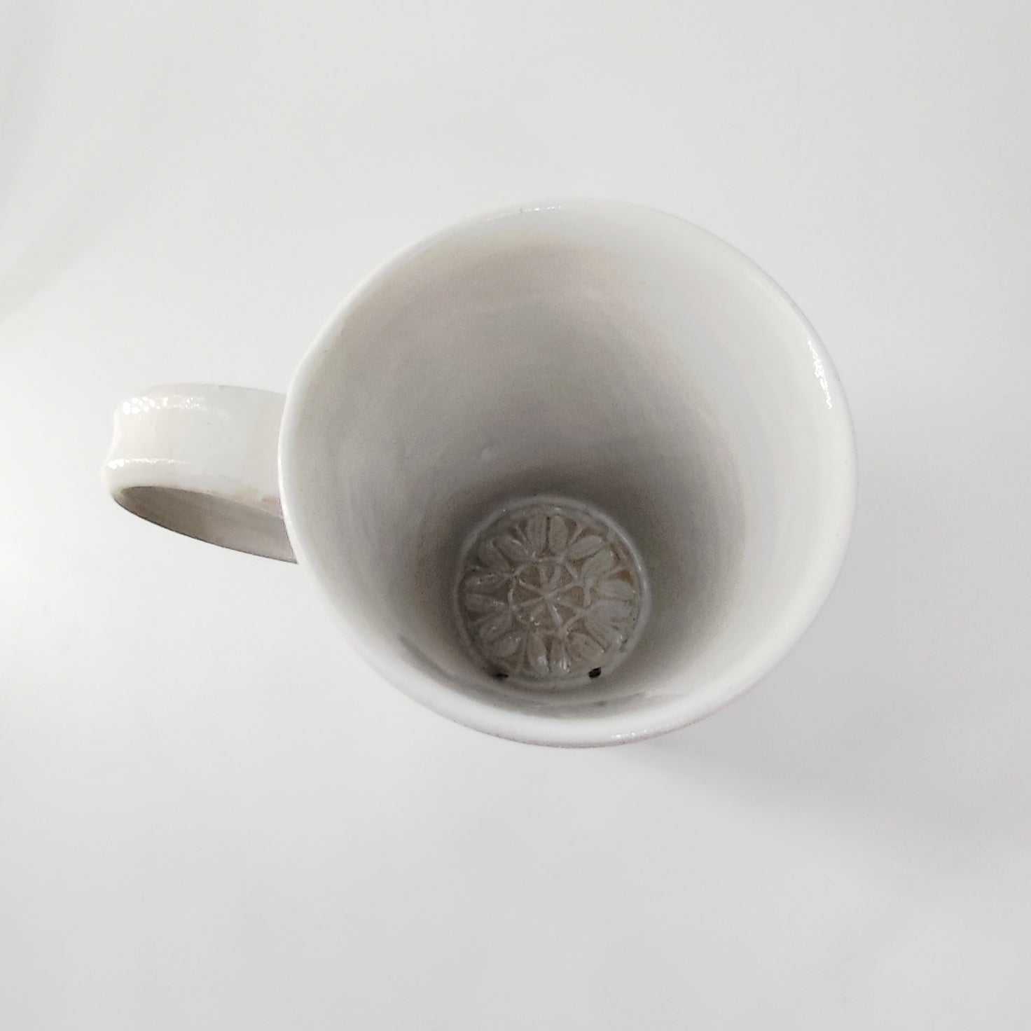InspiraTon Tasse handgemacht mit Klöppelspitzen Dekor